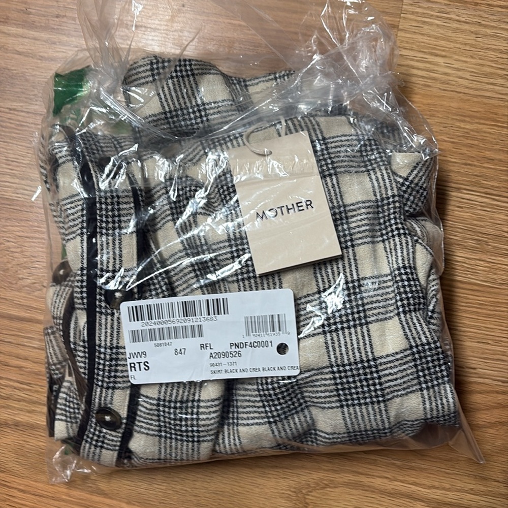NWT Mother The Out Skirts Plaid Skirt with pockets fits probably closer to a M - Picture 4 of 8